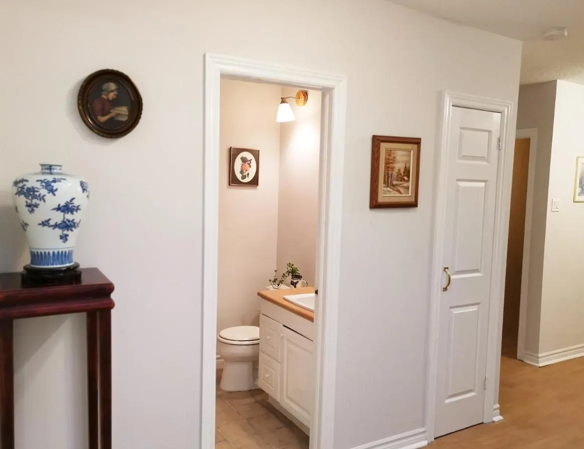 Habitación en casa particular Apartamento Cozy Private Rm Heart Of North York Free Parking Full Kitchen Close To Downtown Toronto
