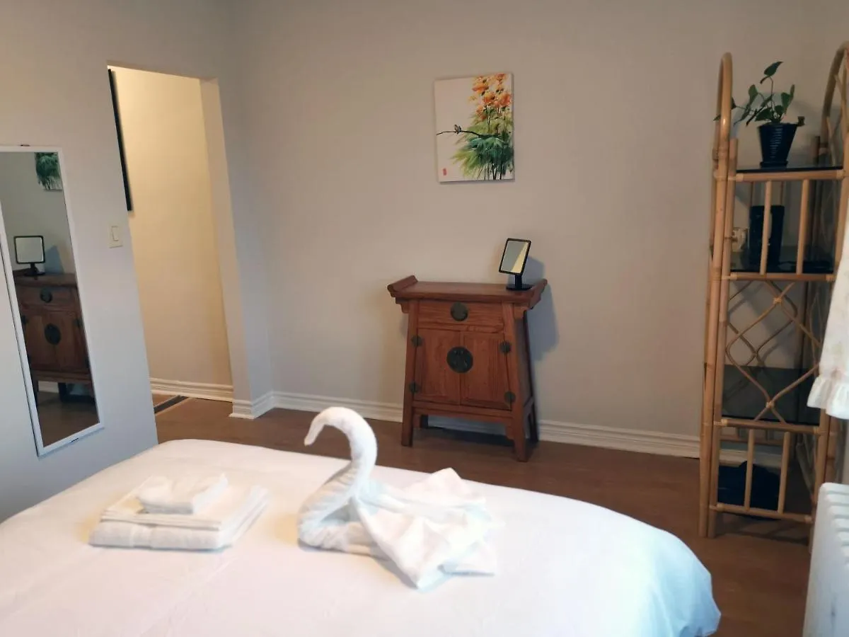 Apartamento Cozy Private Rm Heart Of North York Free Parking Full Kitchen Close To Downtown Toronto Habitación en casa particular